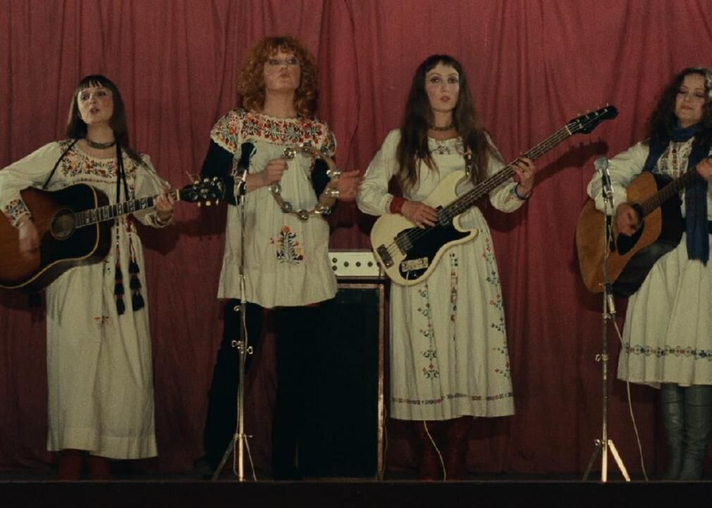 One Sings, the Other Doesn't (1977)